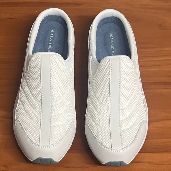 NIB Easy Spirit Women's Traveltime Classic White Clogs Size 10
