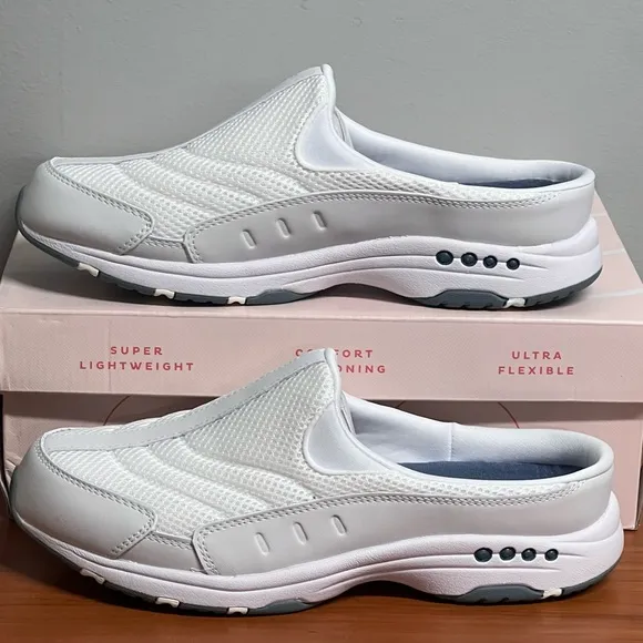 NIB Easy Spirit Women's Traveltime Classic White Clogs Size 10