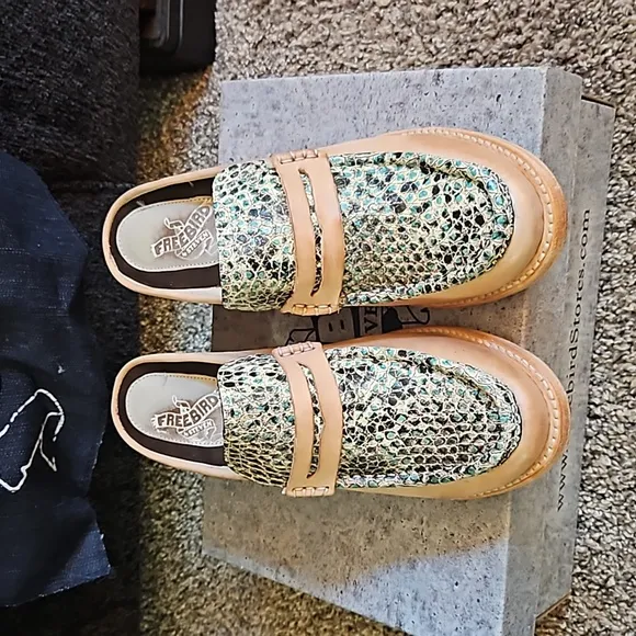 NIB Freebird Collins mules