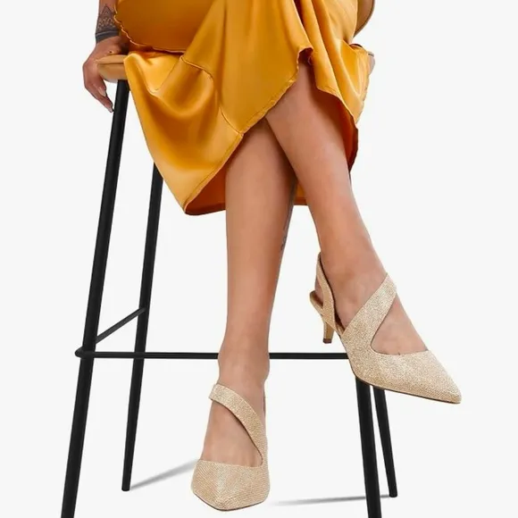 NIB GOLD GLITTERING SLINGBACK HEELS