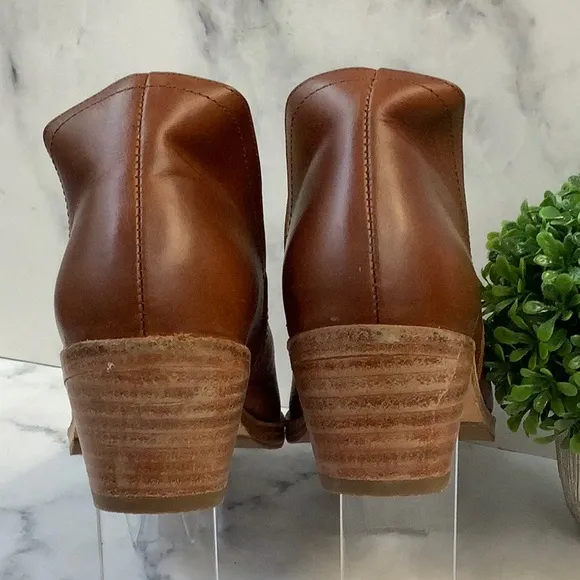 NIB Nisolo Everyday Ankle Bootie in Brandy