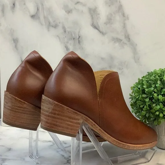 NIB Nisolo Everyday Ankle Bootie in Brandy