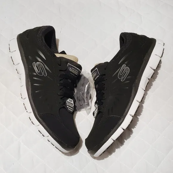 NIB Sketchers Slip Resistant Memory Foam Relaxed Fit Black Sneakers Size: 9.5