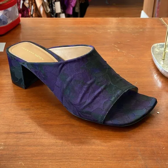 NIB sz 36 and 38 $660 Dries Van Noten patterned purple mules