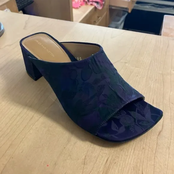 NIB sz 36 and 38 $660 Dries Van Noten patterned purple mules
