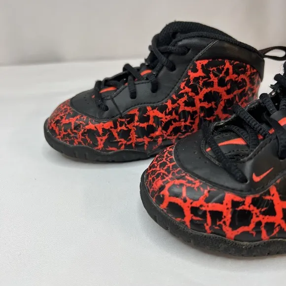 Nike Air Foamposite One cracked Lava Size 7c (TD)