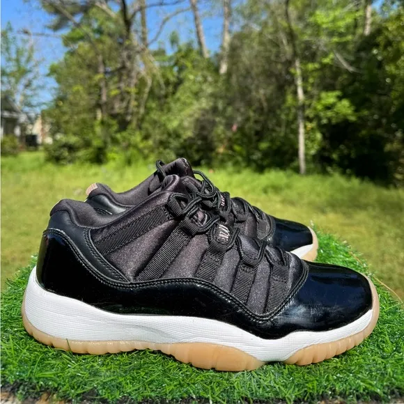 Nike Air Jordan 11 Retro OG Low Bleached Coral