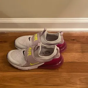 Nike air kids slip ins