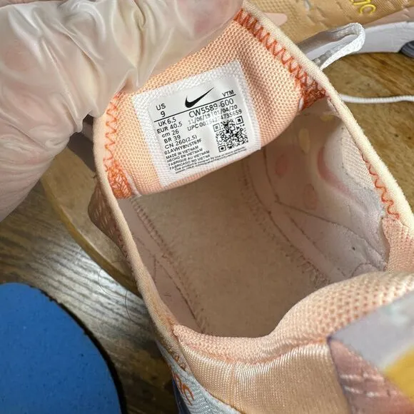 Nike Air Max 270 Washed Coral White Running Shoes Womens‎ Size 9 CW5589-600