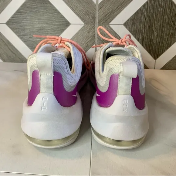 Nike air max axis running shoes women’s size 9.5 white purple