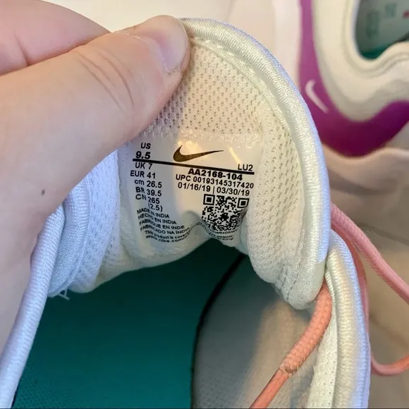 Nike air max axis running shoes women’s size 9.5 white purple