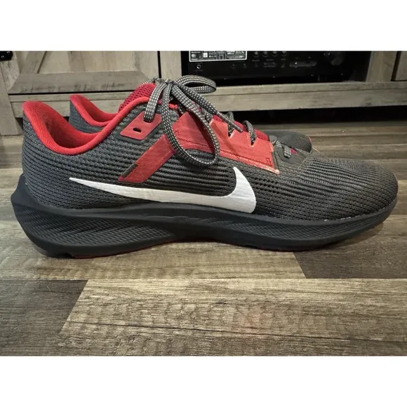 Nike Air Zoom Pegasus 40 Mens Sz 12 Tampa Bay Buccaneers Bucs Running Shoes EUC