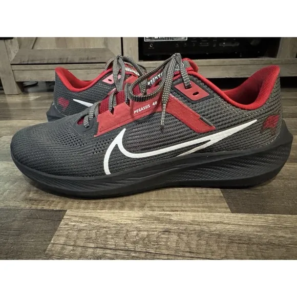 Nike Air Zoom Pegasus 40 Mens Sz 12 Tampa Bay Buccaneers Bucs Running Shoes EUC