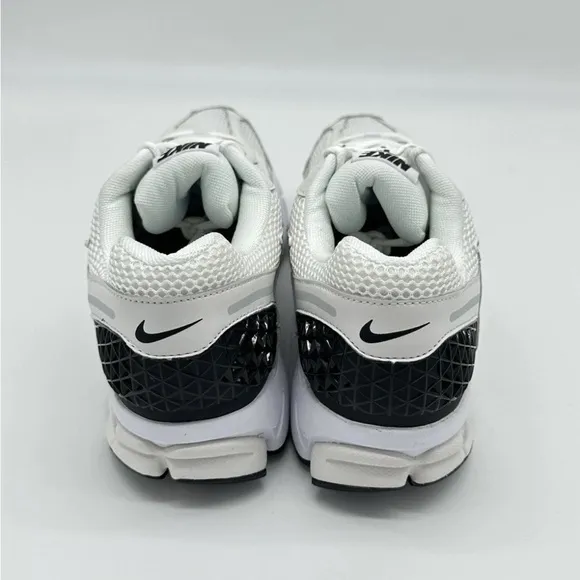Nike Air Zoom Vomero 5 Men's Size 10.5 White Black Running Shoes FB9149-101