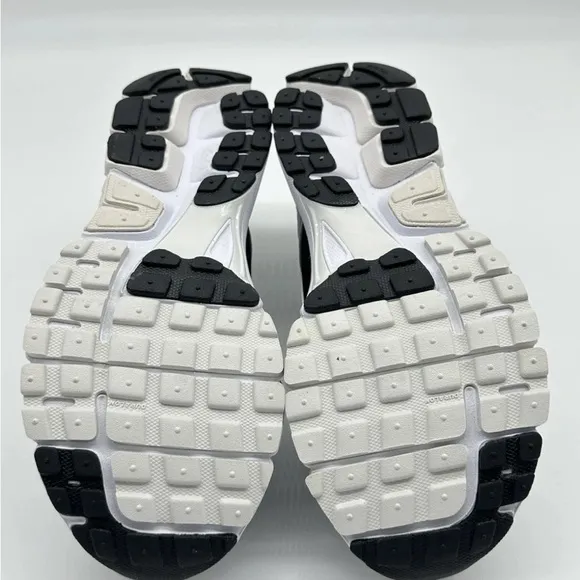 Nike Air Zoom Vomero 5 Men's Size 10.5 White Black Running Shoes FB9149-101