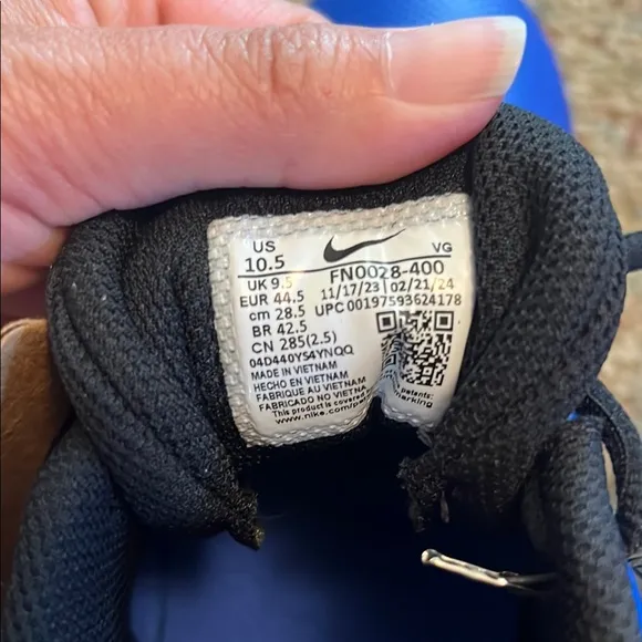 Nike Blue and Black Athletic Shoes for Performance