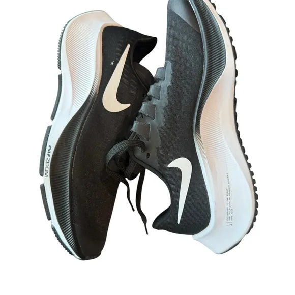 Nike Boys Air Zoom Pegasus 37 CJ2099-002 Black White Running Shoes Size 2 NWOB