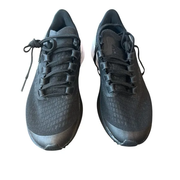 Nike Boys Air Zoom Pegasus 37 CJ2099-002 Black White Running Shoes Size 2 NWOB