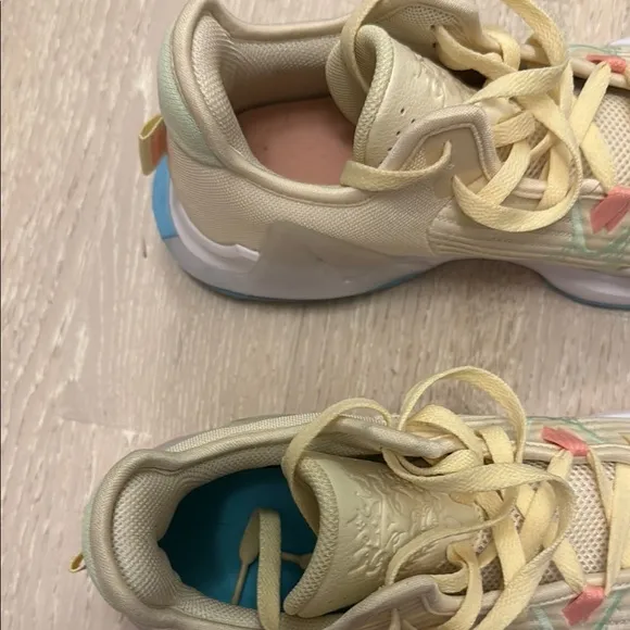 Nike Cream and Green Athletic Shoes with Modern Design