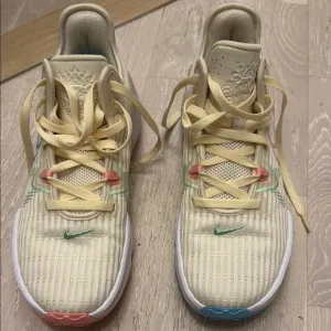 Nike Cream and Green Athletic Shoes with Modern Design
