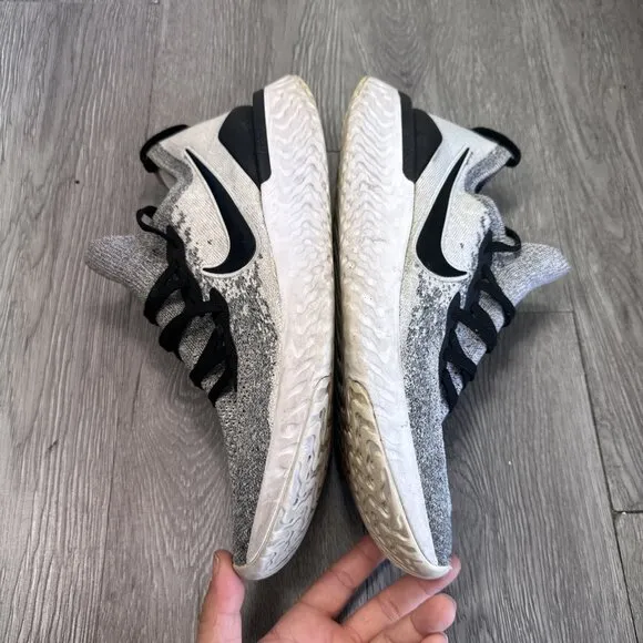 Nike Epic React Flyknit 2 Oreo Running Shoes Mens US 11.5 White Black BQ8928-101