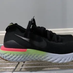 Nike Epic React Flyknit 2