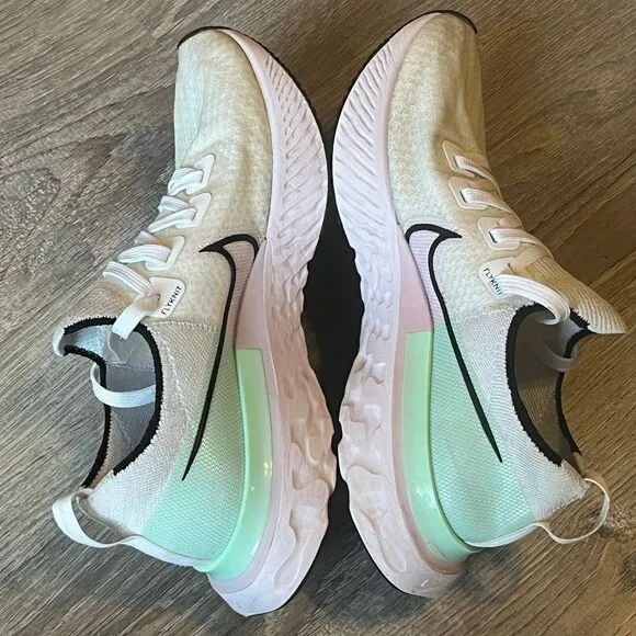 Nike Infinity React‎ Road Running Shoes Iced Lilac White Womens 8.5 EU 6 EU 40