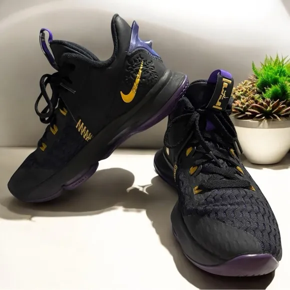 Nike Lebron Witness 5 Lakers - Size 7 Men's Black and Purple Athletic Shoes