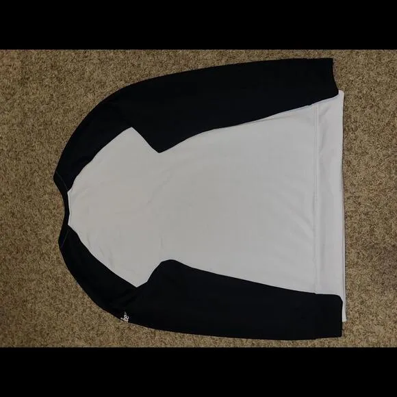 Nike Men’s Las Vegas Raiders SLV/BLK Historic Raglan Crew Performance Sweater