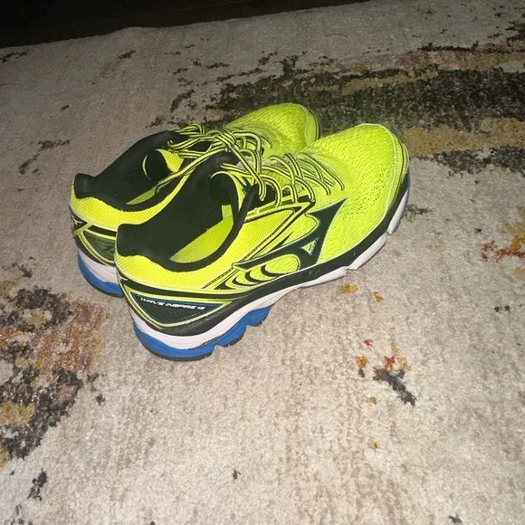 Nike Men's Neon Yellow Running Shoes