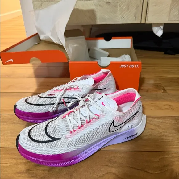 Nike Men’s Streakfly Running shoes  BRAND NEW