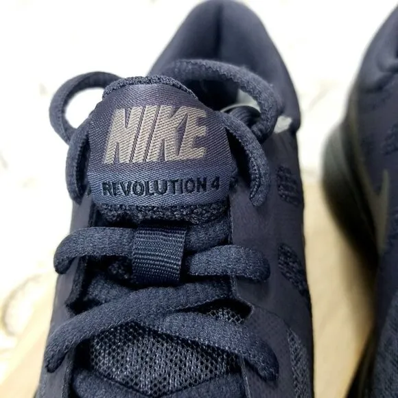 Nike Revolution 4 Boys Size 4Y Blue Athletic Running Shoes Sneakers 943309-013