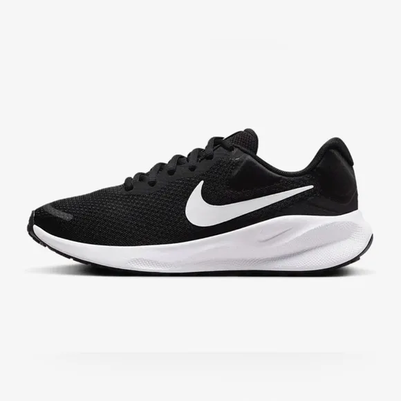 Nike Revolution 7Women's Road Running Shoes