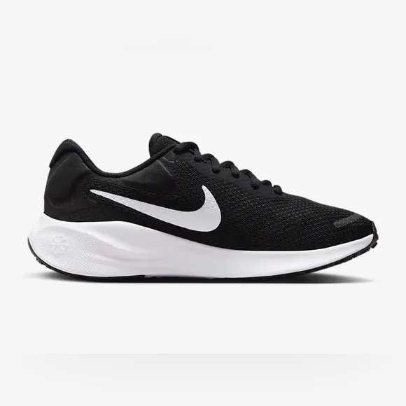 Nike Revolution 7Women's Road Running Shoes
