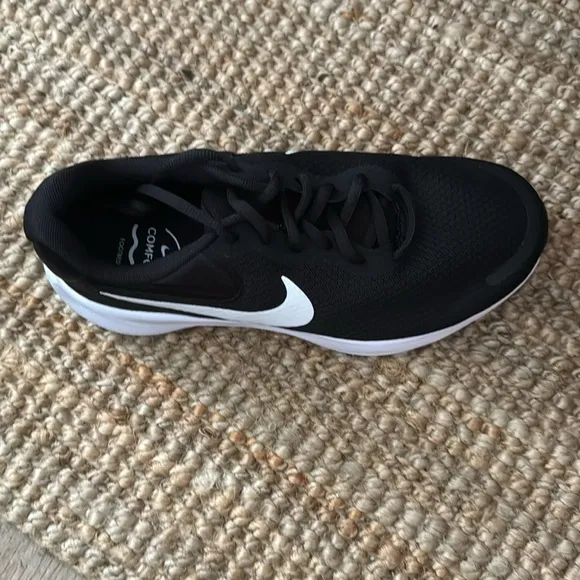 Nike Revolution 7Women's Road Running Shoes