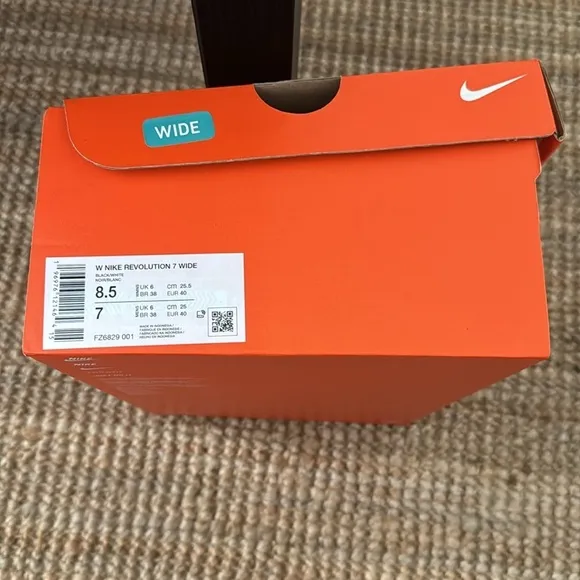 Nike Revolution 7Women's Road Running Shoes