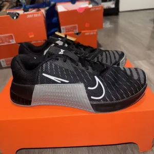 Nike Training Shoes Men 8 Women 9.5 Black Gray Metcon 9 Gym Workout Sneakers NWT