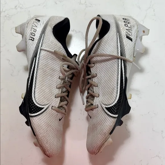 Nike Vapor 360 Speed Football Cleats.  Size 8 EUC