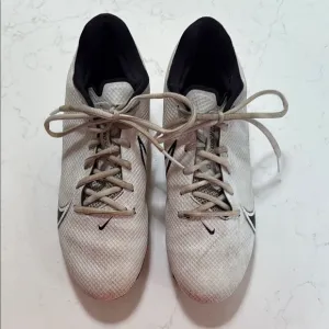 Nike Vapor 360 Speed Football Cleats.  Size 8 EUC