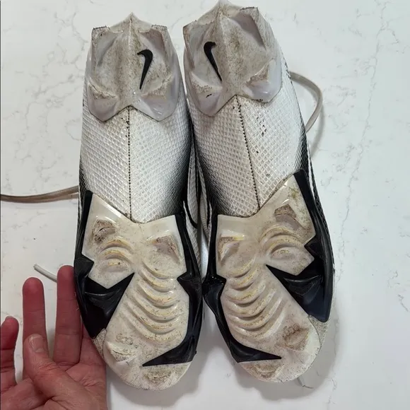 Nike Vapor 360 Speed Football Cleats.  Size 8 EUC