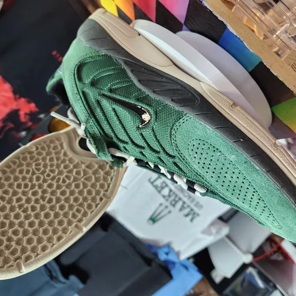 Nike Vertebrae Sb MalachiteMen's Green Athletic Shoes