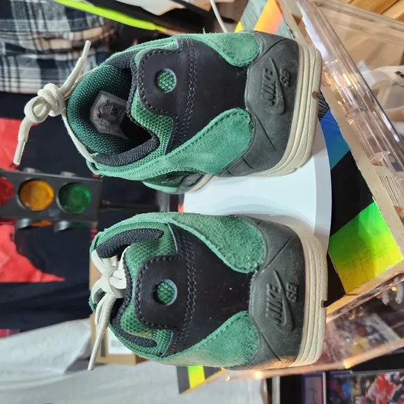 Nike Vertebrae Sb MalachiteMen's Green Athletic Shoes