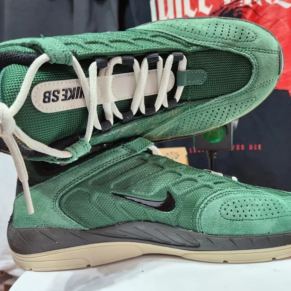 Nike Vertebrae Sb MalachiteMen's Green Athletic Shoes