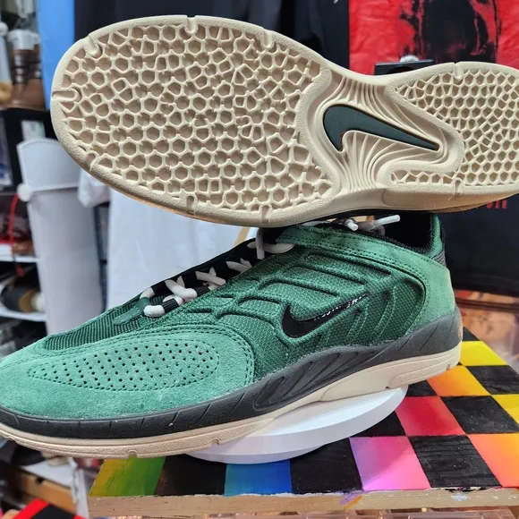 Nike Vertebrae Sb MalachiteMen's Green Athletic Shoes