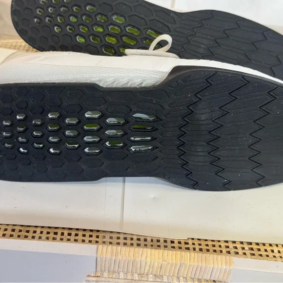 Nike White and Black Athletic Shoes with Ribbed Design the Flynit size 11