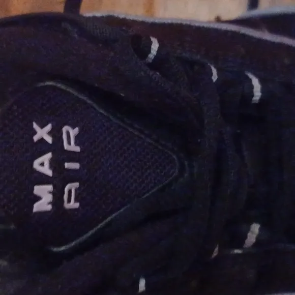 Nike Womens  Black Air Sneakers Size 6 Worn a few times In great condition