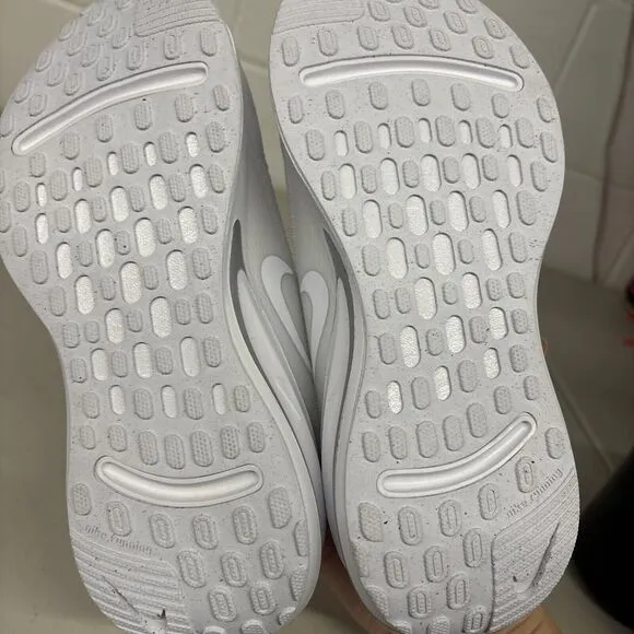 Nike Womens Sz 5 Journey Run Road Running Shoes White Silver Light Mesh Comfy