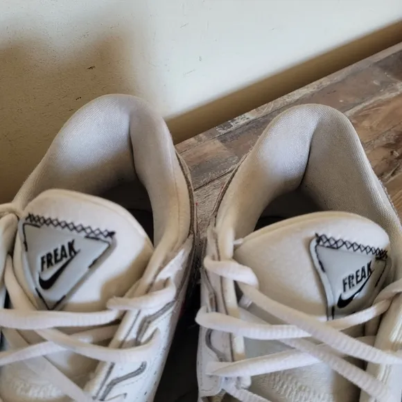 Nike Zoom Freak Men's White and Gray Athletic Shoes