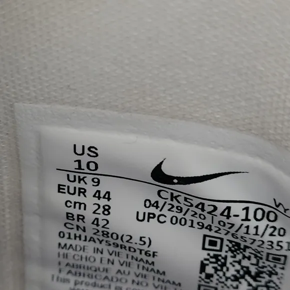 Nike Zoom Freak Men's White and Gray Athletic Shoes