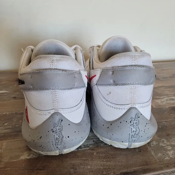 Nike Zoom Freak Men's White and Gray Athletic Shoes